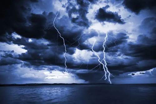 海陸風電防雷解決方案-風電浪涌保護器的選擇-直擊雷